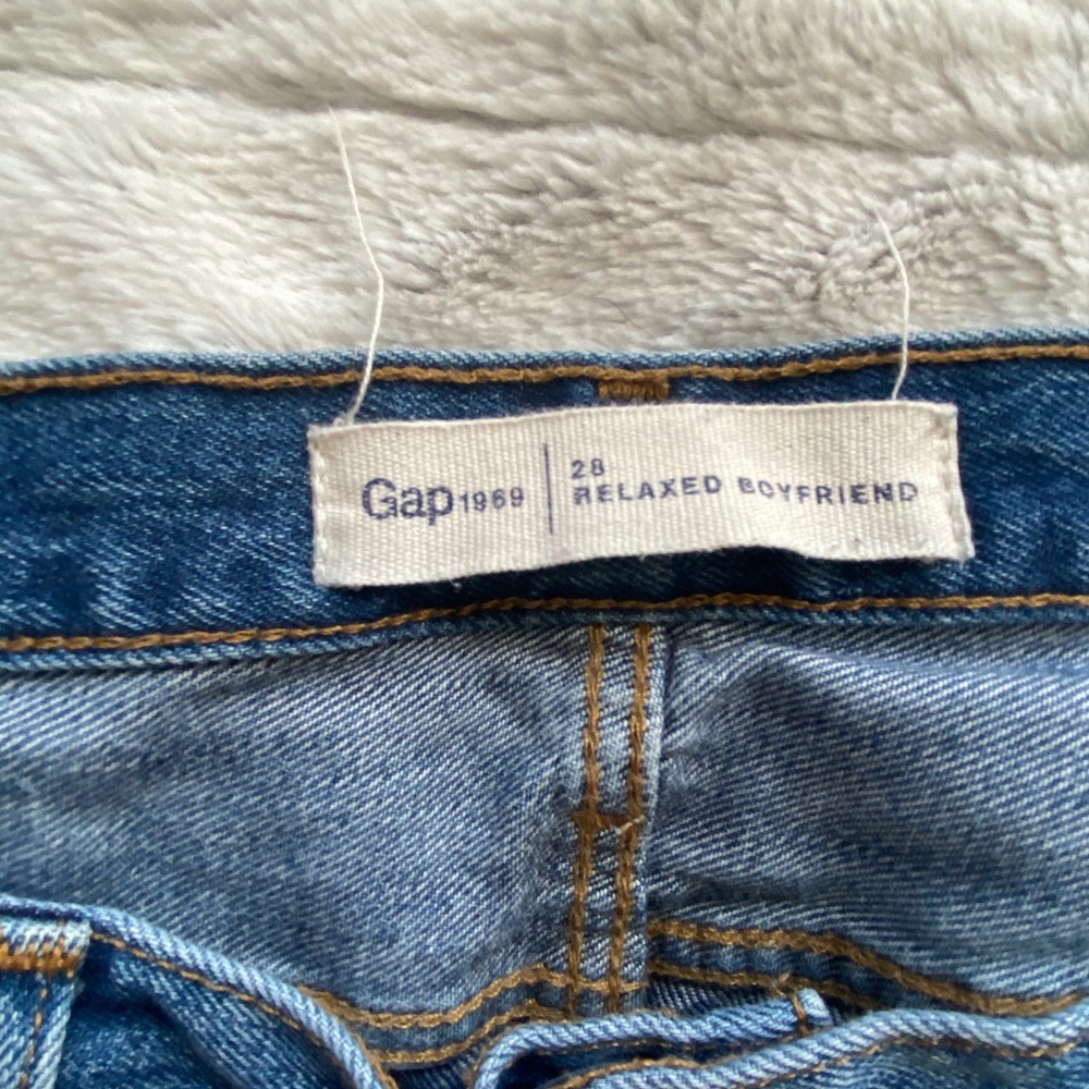 Distressed Gap jeans - Picture 5 of 6